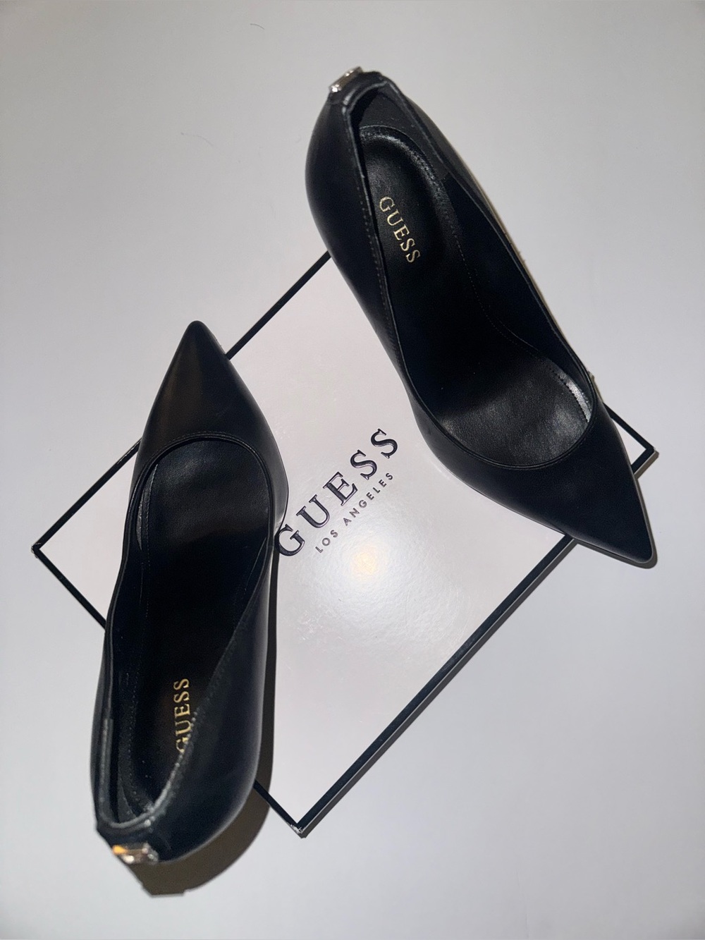 GUESS Black Leather Pointed Toe Pumps – Women’s Size 8